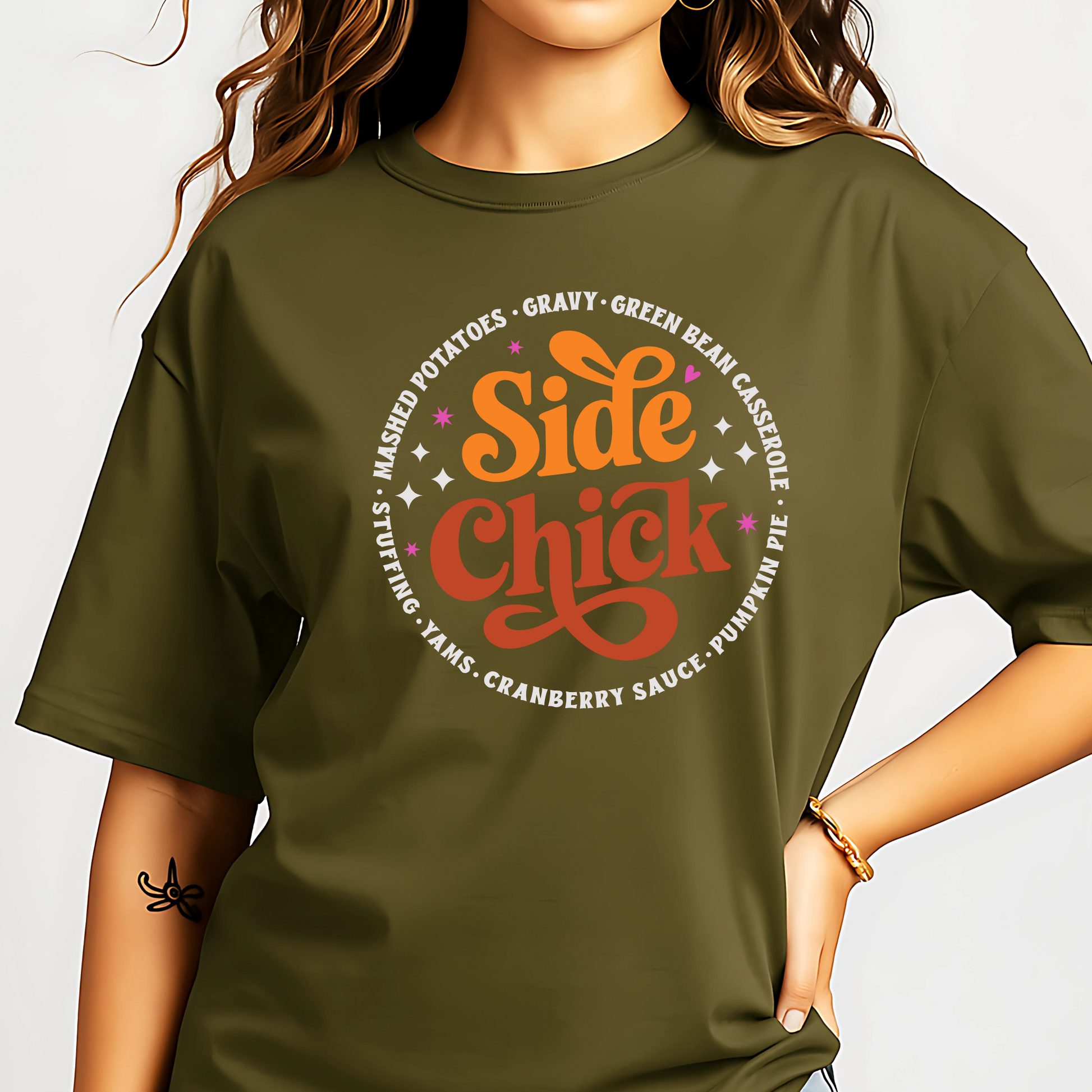 Model wearing an green “Side Chick” adult unisex t-shirt with a retro Thanksgiving food graphic. Shirt lists mashed potatoes, stuffing, cranberry sauce, and more. Fun fall fashion for Friendsgiving, holiday baking, or Thanksgiving dinner. Great for women who love cozy and casual autumn style.