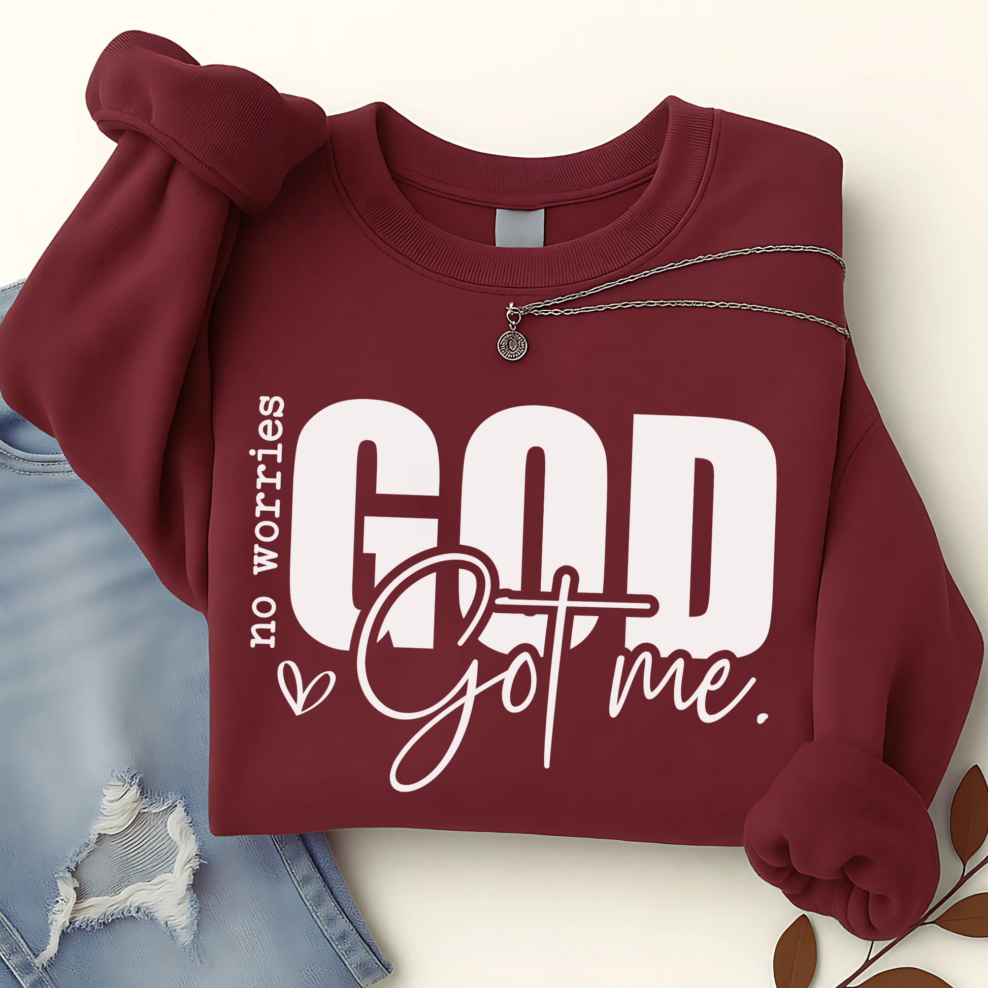 No Worries God Got Me sweatshirt in maroon – cozy Christian graphic crewneck